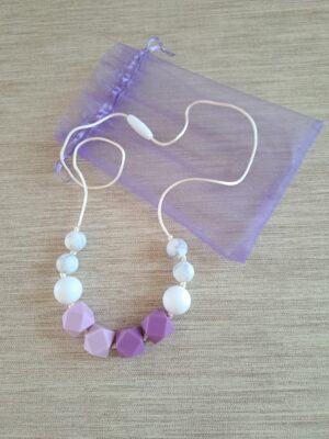 1-23 (1) Collier d'allaitement, de portage et de dentition.