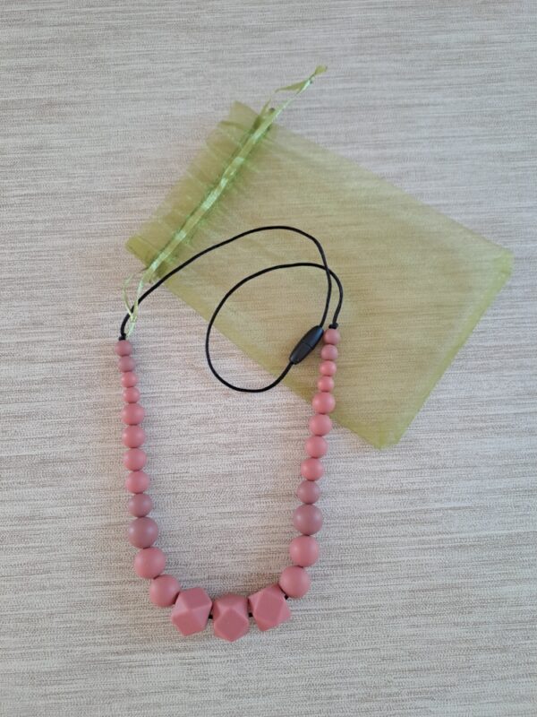 1-38 (1) Collier d'allaitement, de portage et de dentition.